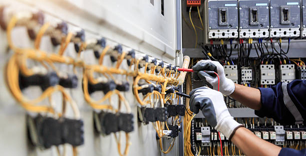Professional Electrician technician working in Chesapeake, OH